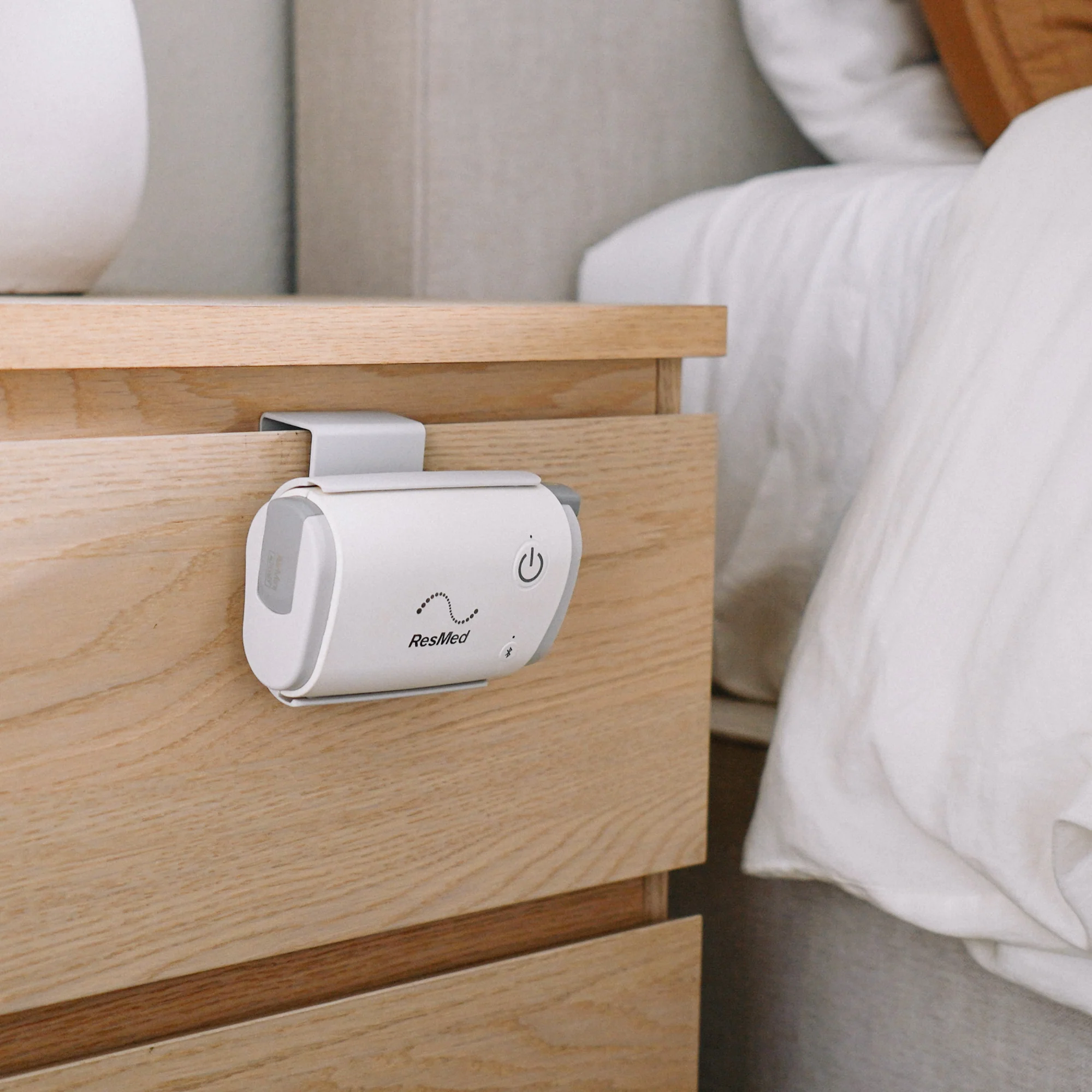 ResMed AirMini™ Travel CPAP Mounting System and Bed Caddy - Image 3